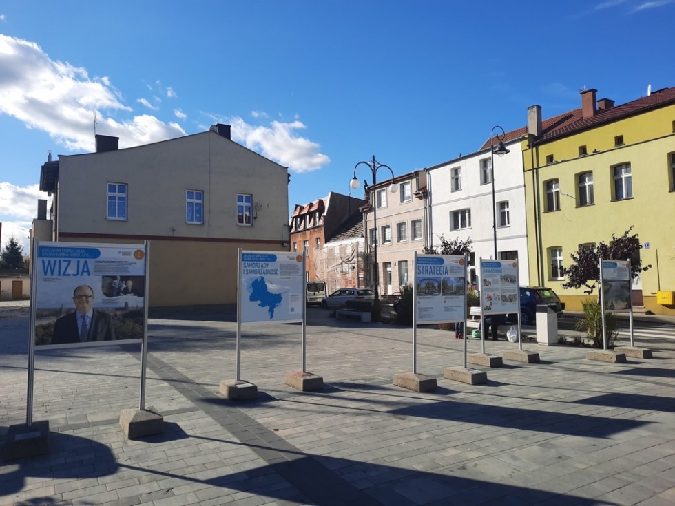 Nowy Staw. Wystawa plenerowa poświęcona Obszarowi Metropolitalnemu.