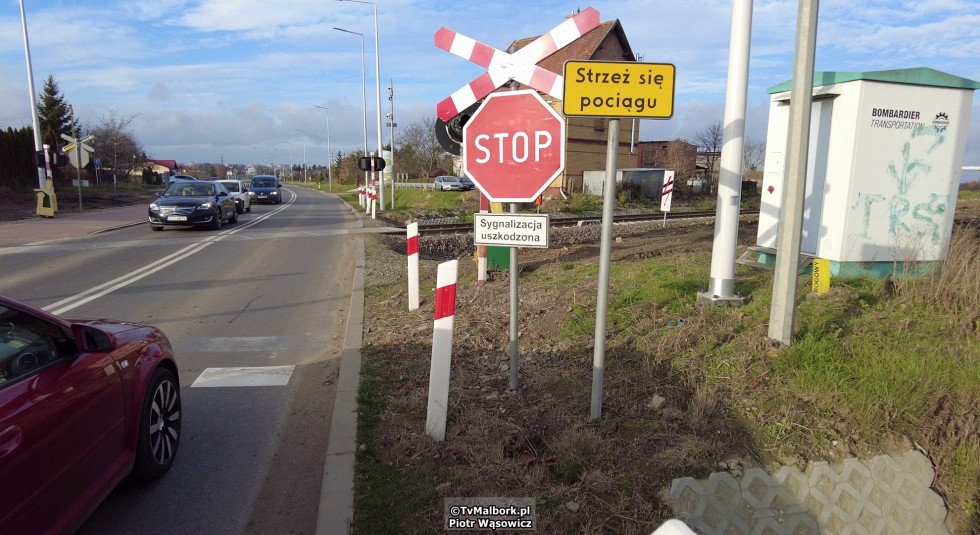 Bareja by się uśmiał. Kiedy w końcu uruchomiona zostanie sygnalizacja świetlna i szlabany na przejeździe kolejowo-drogowym w Malborku?
