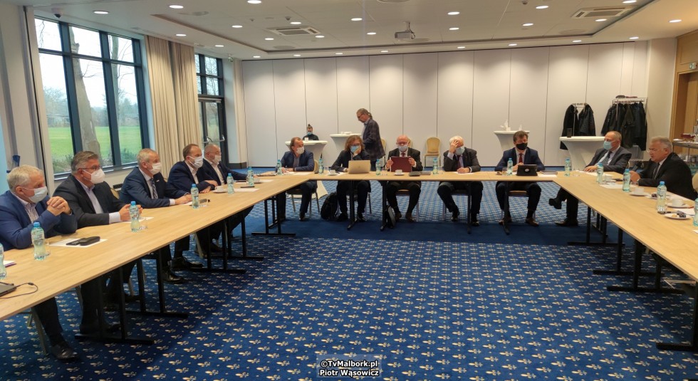 Gwałtowny wzrost zachorowań na COVID – 19 w woj. pomorskim. Konwent Powiatów w Malborku - 17.11.2021