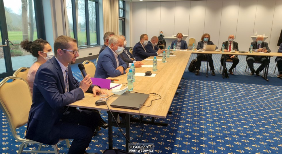 Gwałtowny wzrost zachorowań na COVID – 19 w woj. pomorskim. Konwent Powiatów w Malborku - 17.11.2021