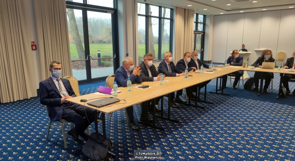Gwałtowny wzrost zachorowań na COVID – 19 w woj. pomorskim. Konwent Powiatów w Malborku - 17.11.2021