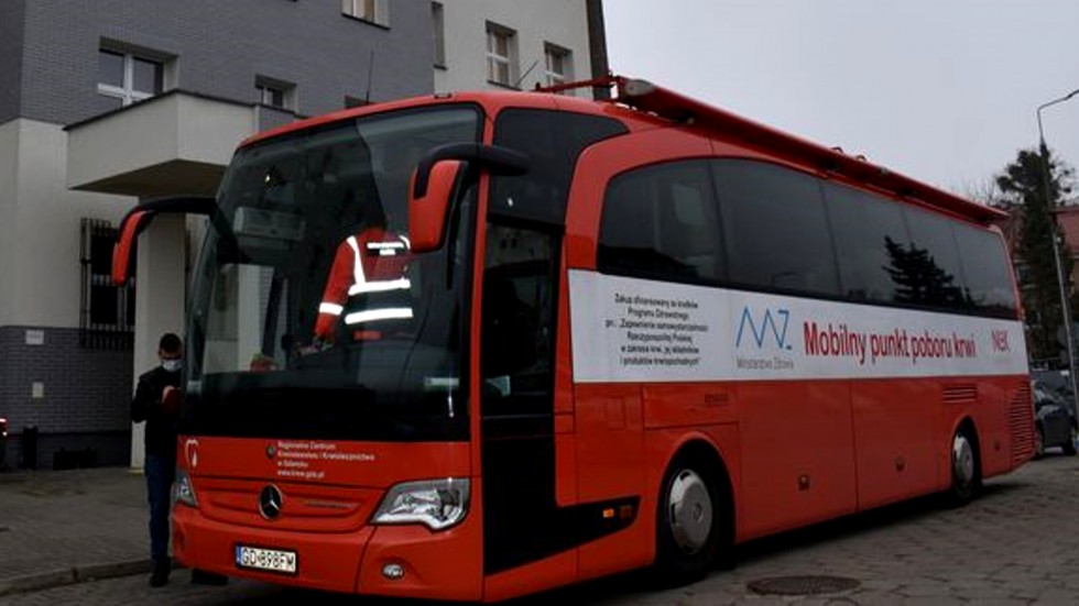 Malbork. Zebrano 10 litrów bezcennego daru – udana akcja policjantów.