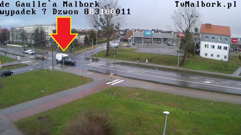 Malbork. Wjechał na czerwonym świetle i spowodował kolizję. Zobacz materiał wideo.