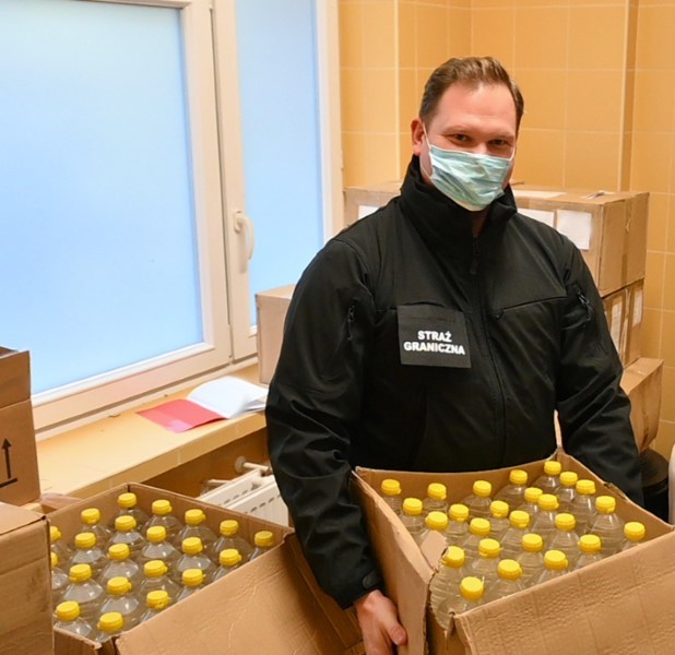 Elbląg. 700 litrów nielegalnego alkoholu trafiło do szpitala.