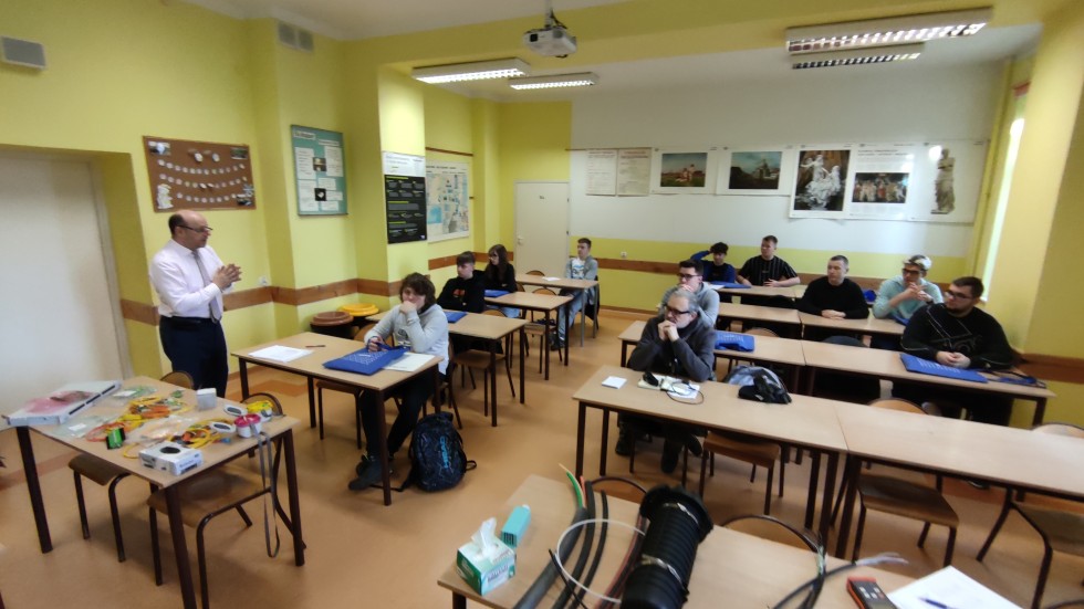 Malborskie Światłowody szkolą uczniów ZSP3 w Malborku z technologii światłowodowej.