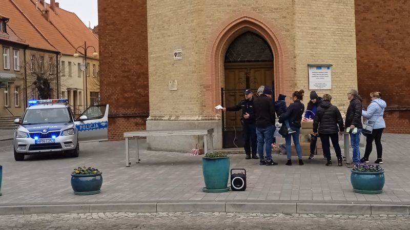 Nowy Staw. Policjanci wspomogli festyn charytatywny.