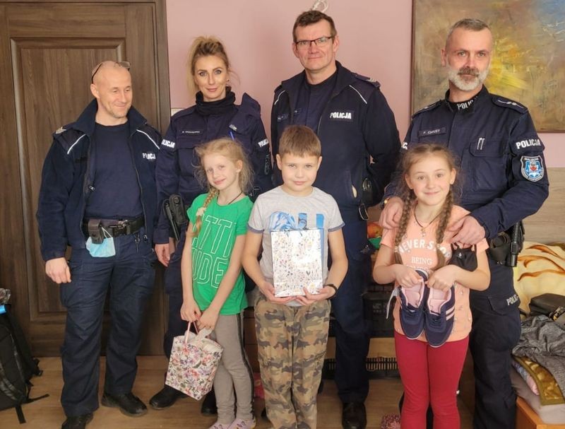 Stare Pole. Policjanci pomogli dzieciom z Ukrainy.