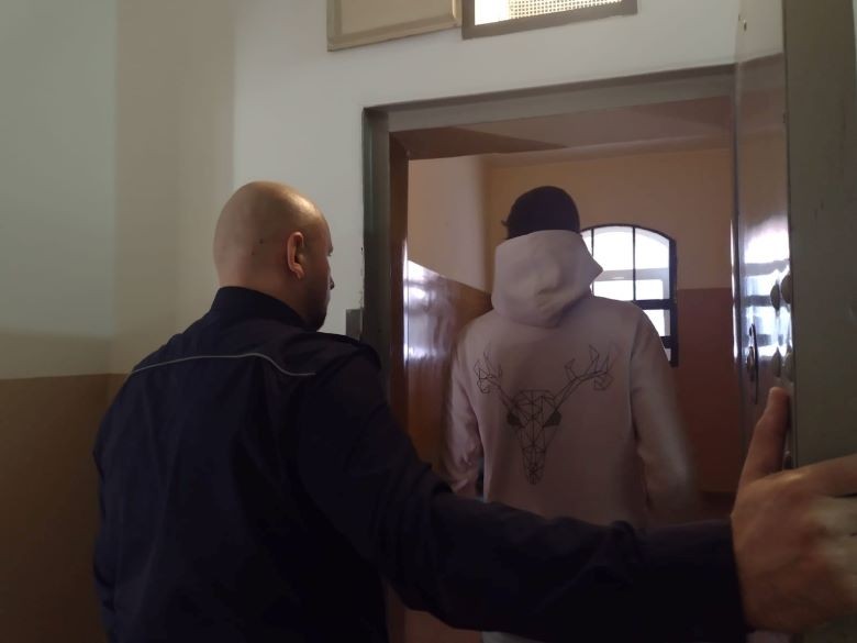 Sztum. Narkotyki schował w bieliźnie – może mu grozić do 3 lat więzienia.