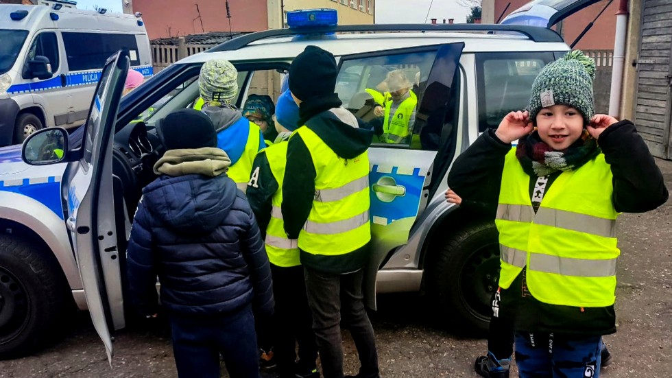 Nowy Dwór Gdański. Uczniowie SP2 z wizytą na komendzie policji.