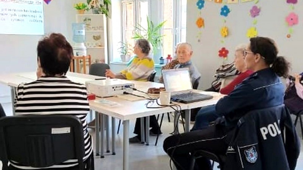 Malbork. Policyjne spotkania z seniorami.