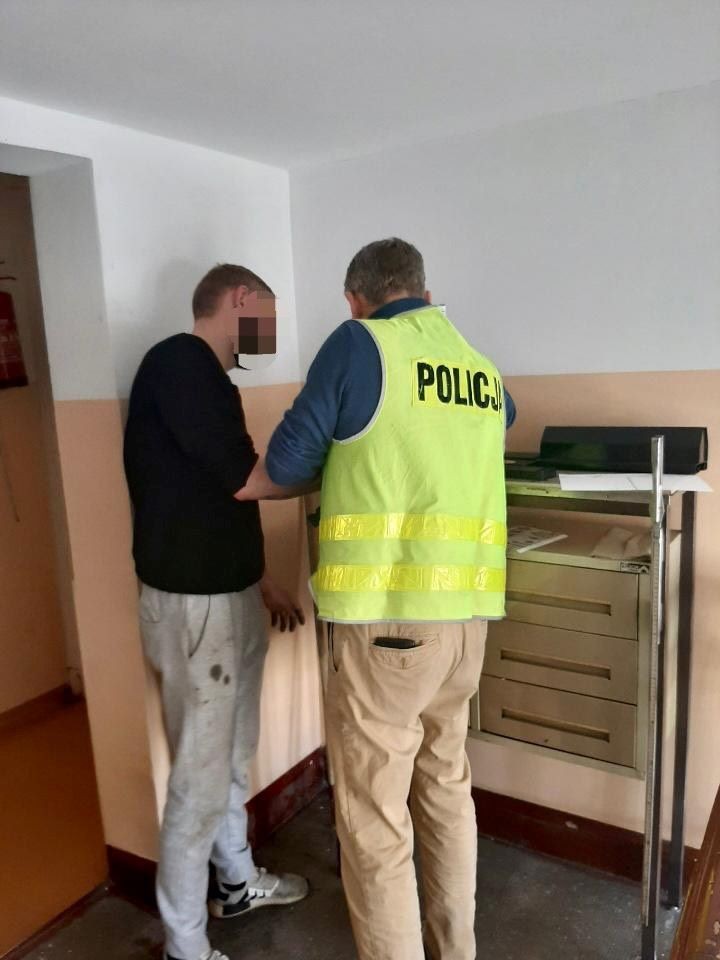 Sztum. Uciekali przed policją – wcześniej próbowali się włamać.