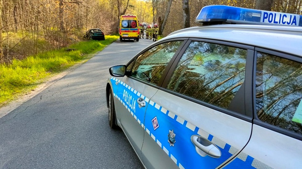 Dziecko trafiło do szpitala po czołówce z drzewem – raport sztumskich służb mundurowych.