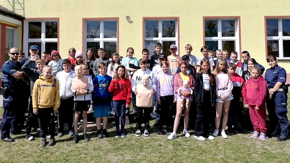 Waplewo. Uczniowie uczyli się udzielania pierwszej pomocy przedmedycznej.