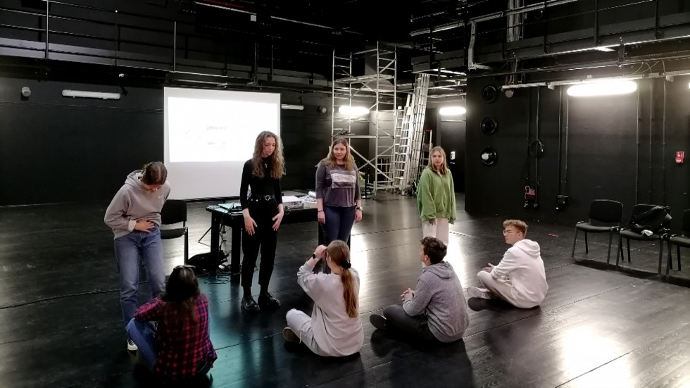 Malbork. Uczniowie II LO z wizytą w Teatrze Szekspirowskim.