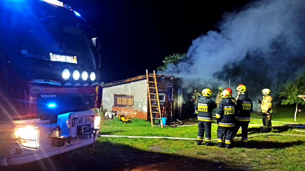 Pożar budynku gospodarczego w Kaczynosie – weekendowy raport malborskich służb mundurowych.