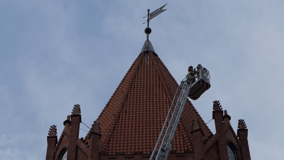 Malbork. Ćwiczenia strażaków na Wieży Ciśnień.