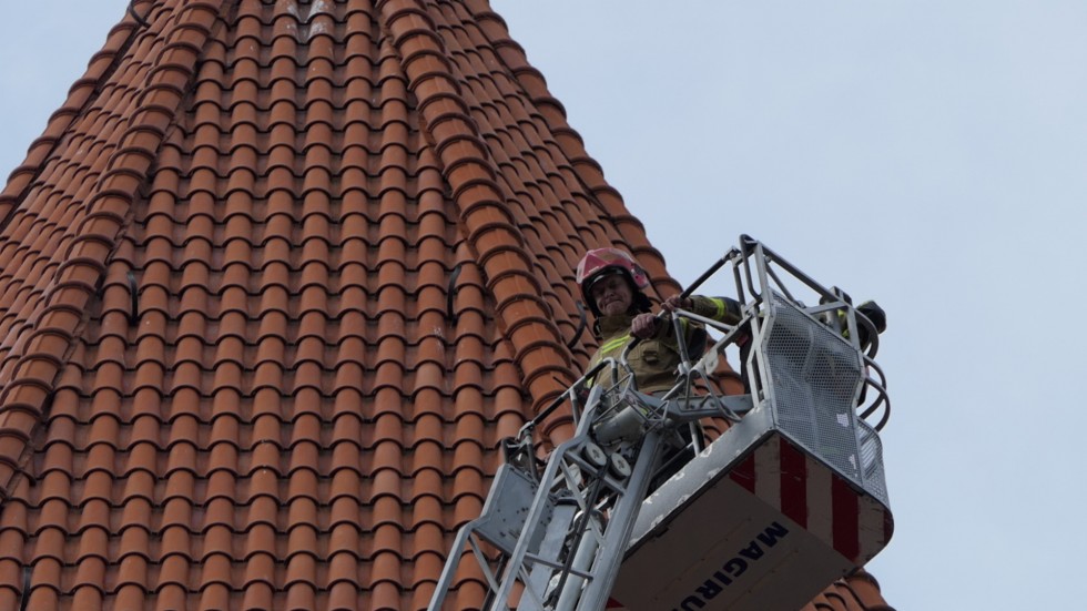 Malbork. Ćwiczenia strażaków na Wieży Ciśnień.