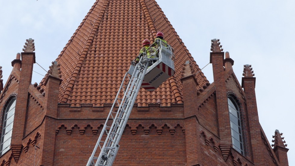 Malbork. Ćwiczenia strażaków na Wieży Ciśnień.