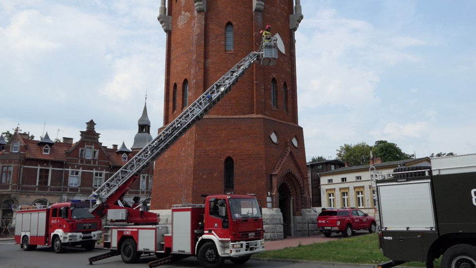 Malbork. Ćwiczenia strażaków na Wieży Ciśnień.