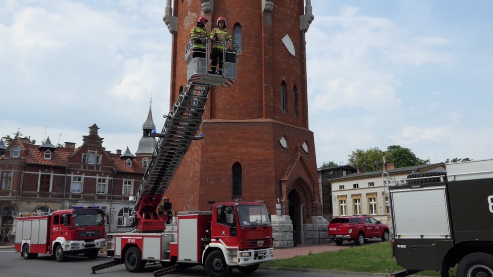 Malbork. Ćwiczenia strażaków na Wieży Ciśnień.