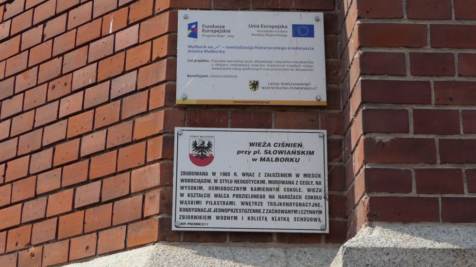 Malbork. Ćwiczenia strażaków na Wieży Ciśnień.