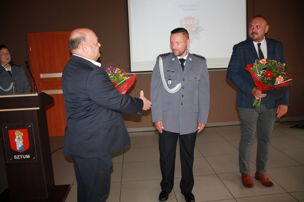 Sztum. Święto Policji – awanse, odznaczenia i pożegnania.