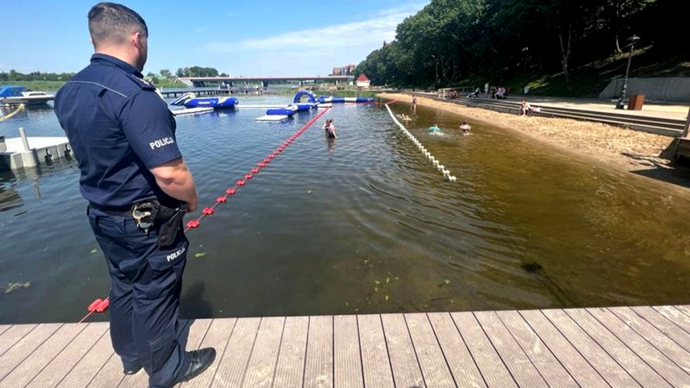 Malbork. Służby mundurowe patrolują rzekę Nogat.
