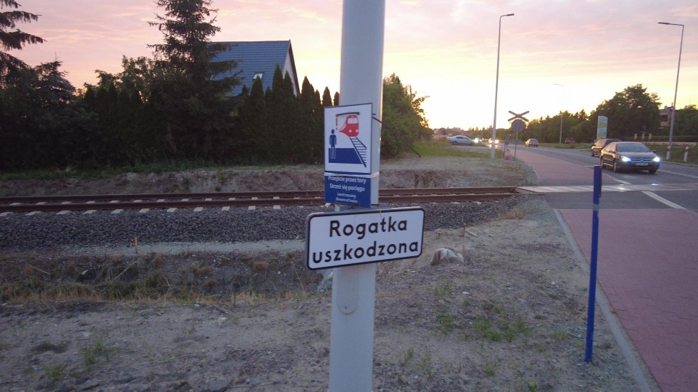 Kiedy w końcu pojawią się rogatki i sygnalizacja świetlna na przejeździe kolejowo-drogowym w Malborku? [wideo, zdjęcia]