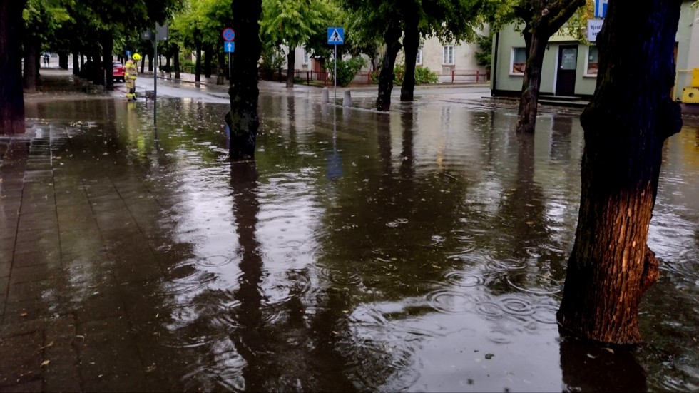 Usuwanie skutków burzy i topielec na kąpielisku – raport sztumskich służb mundurowych.