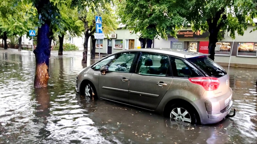Usuwanie skutków burzy i topielec na kąpielisku – raport sztumskich służb mundurowych.