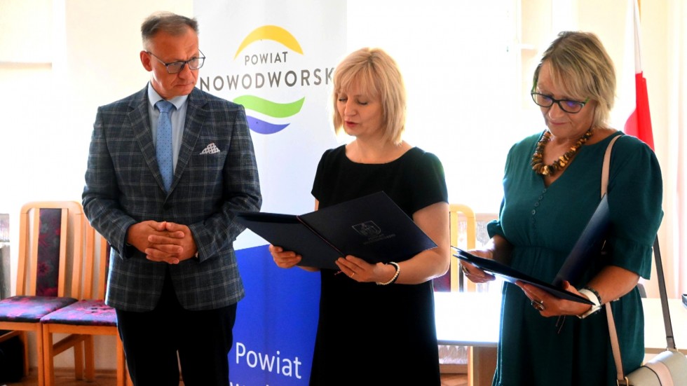 Nowy Dwór Gdański. Wręczono akty mianowania nauczycielom.