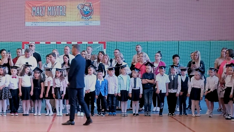 Stare Pole. Inauguracja roku szkolnego i pasowanie pierwszoklasistów.