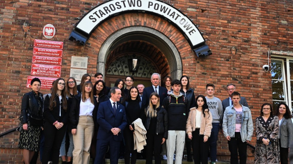 Nowy Dwór Gdański. Spotkanie Marszałka Senatu RP Tomasza Grodzkiego z młodzieżą.