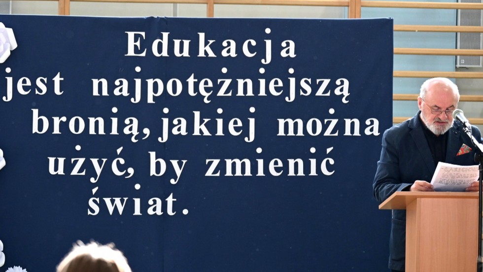 Nowy Dwór Gdański. Uroczyste apele z okazji Dnia Edukacji Narodowej.