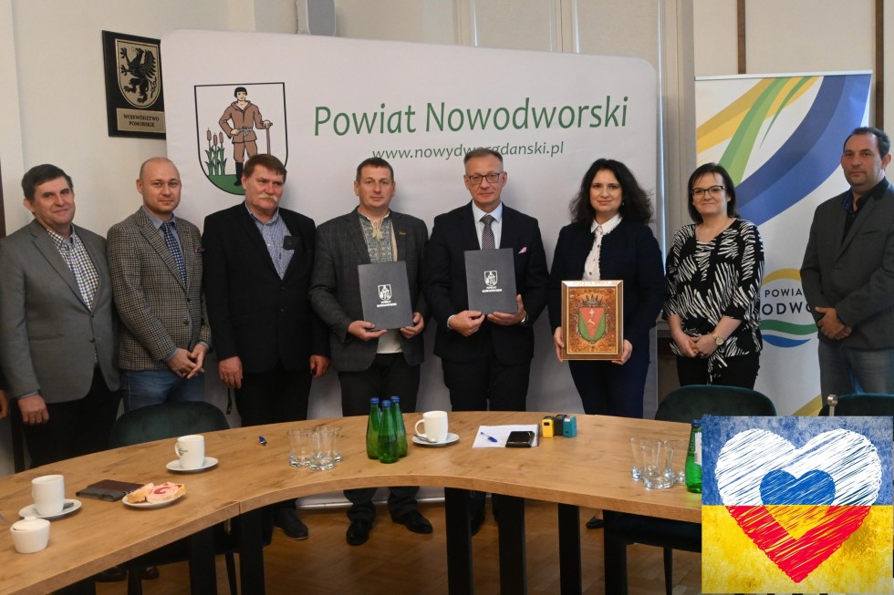 Nowy Dwór Gdański. Podpisanie umowy partnerskiej z Powiatem Sarneńskim.