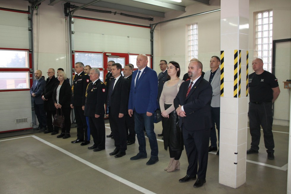 Sztum. Uroczyste przekazanie nowego samochodu dla strażaków.
