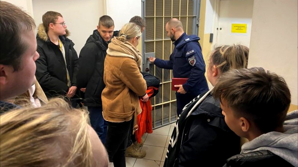 Sztum. Studenci AMW z wizytą u policjantów.