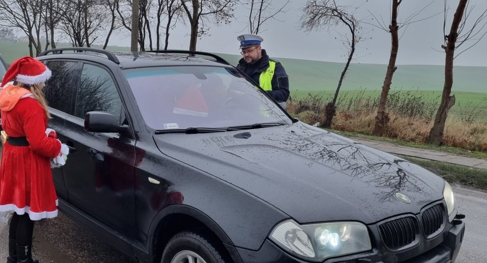 Dzierzgoń. Mikołajkowa kontrola kierowców.