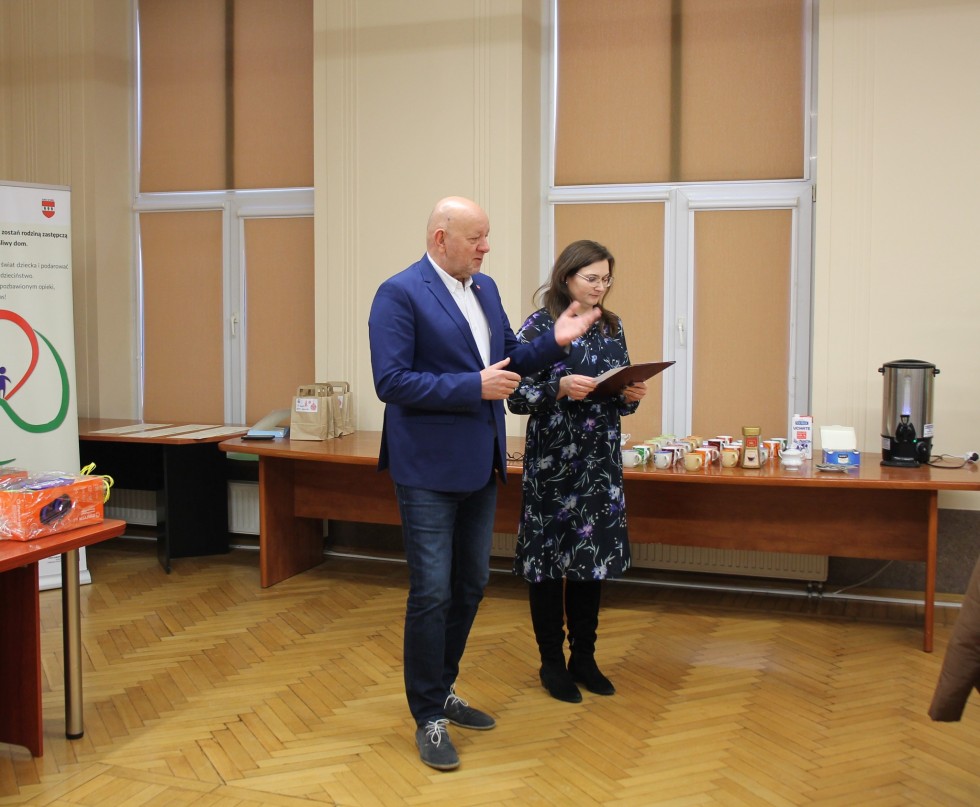 Sztum. Plakat promujący rodzicielstwo zastępcze - rozstrzygnięto konkurs plastyczny.