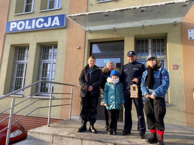 Sztum. Do komendy policji dotarło światełko betlejemskie.