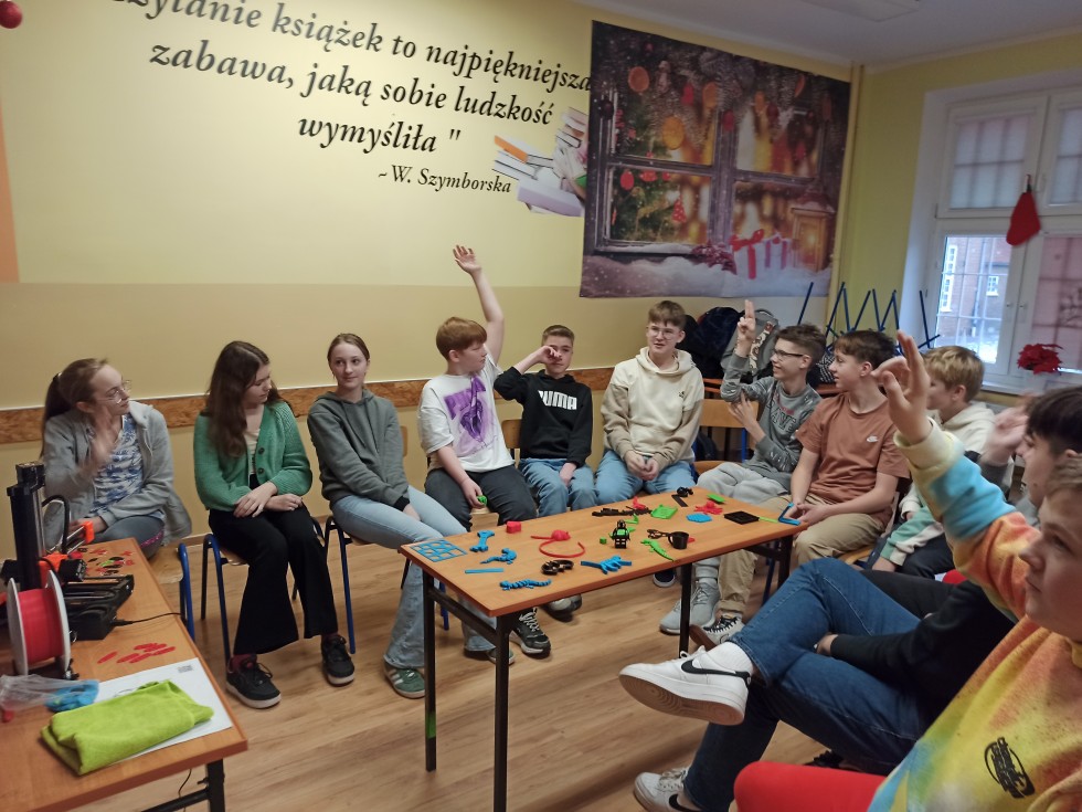 Malbork. Mobilne Laboratoria Przyszłości w odwiedzinach w SP2.