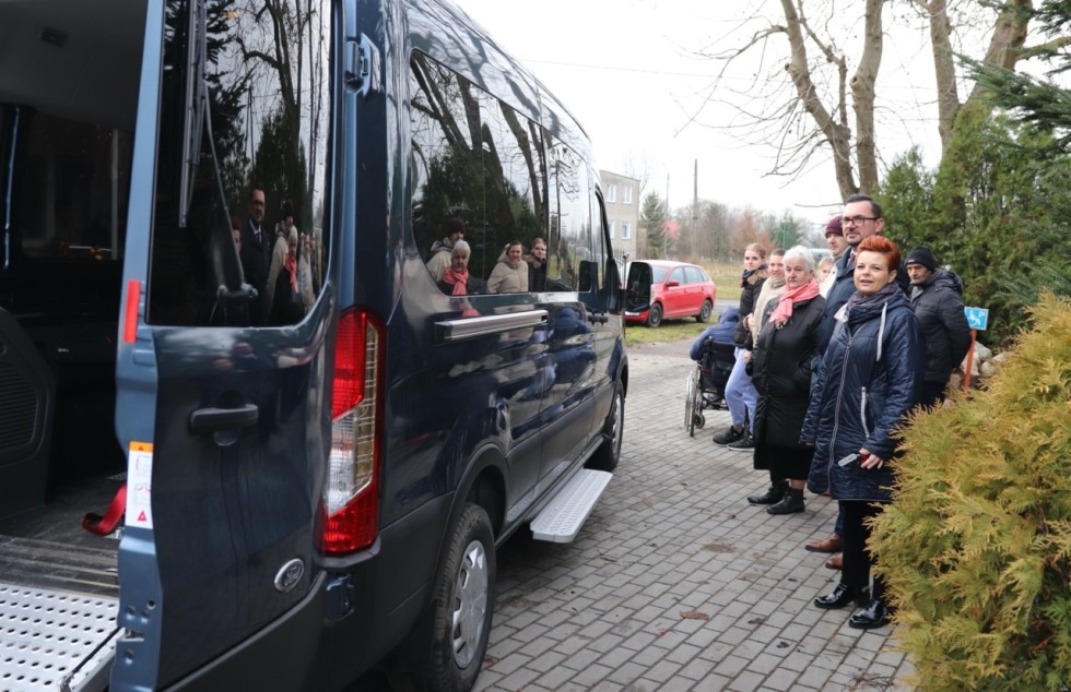 Gmina Miłoradz. Nowy samochód do przewozu osób niepełnosprawnych.