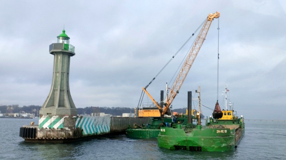 Rozpoczyna się zasilanie brzegu morskiego piaskiem z prac na torze wodnym do Portu Gdynia.