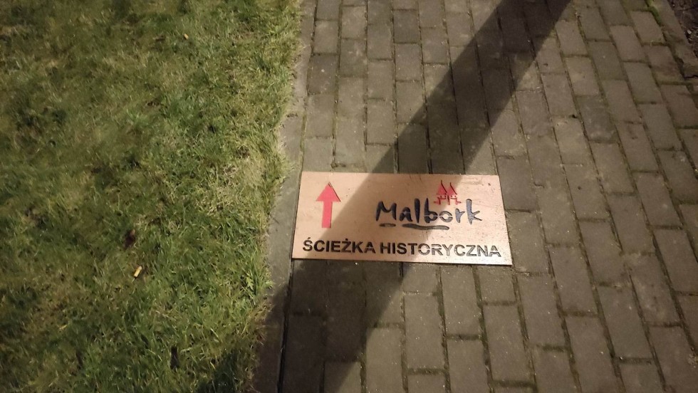 Malbork. Kolejne elementy ścieżki historycznej – czy są bezpieczne dla pieszych?