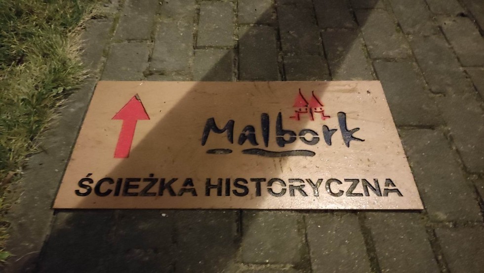 Malbork. Kolejne elementy ścieżki historycznej – czy są bezpieczne dla pieszych?
