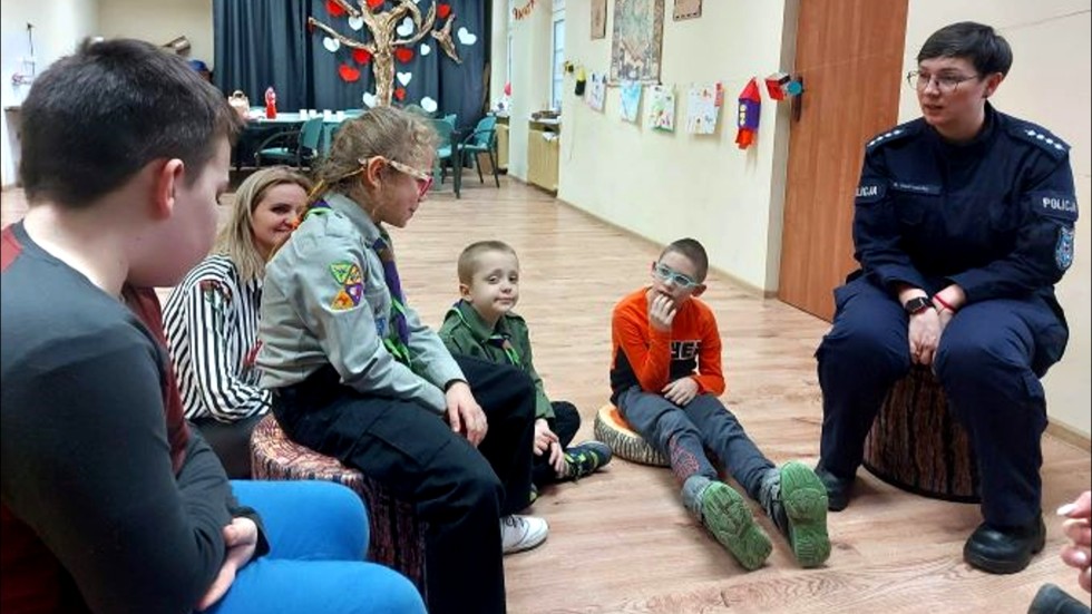 Sztum. Spotkanie policjantów z harcerzami.