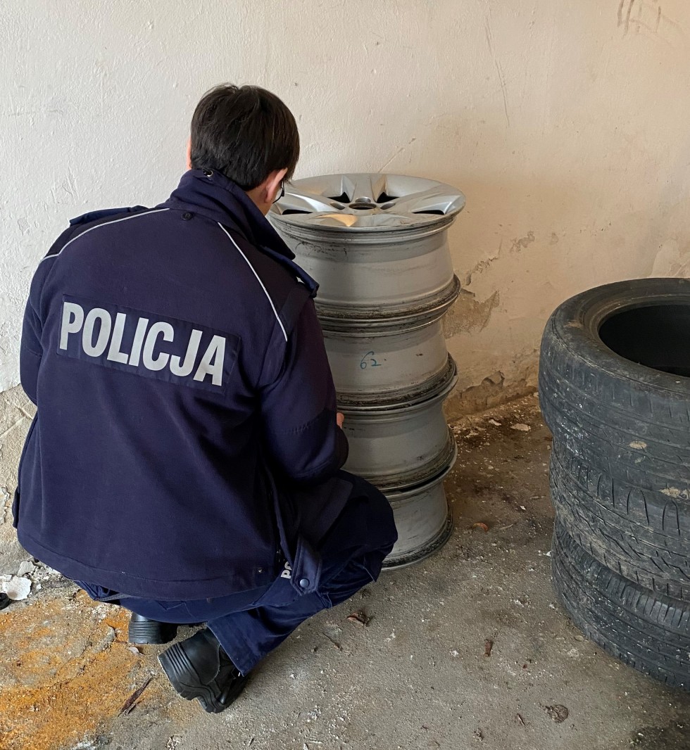 Sztum. Ukradł alufelgi z oponami.