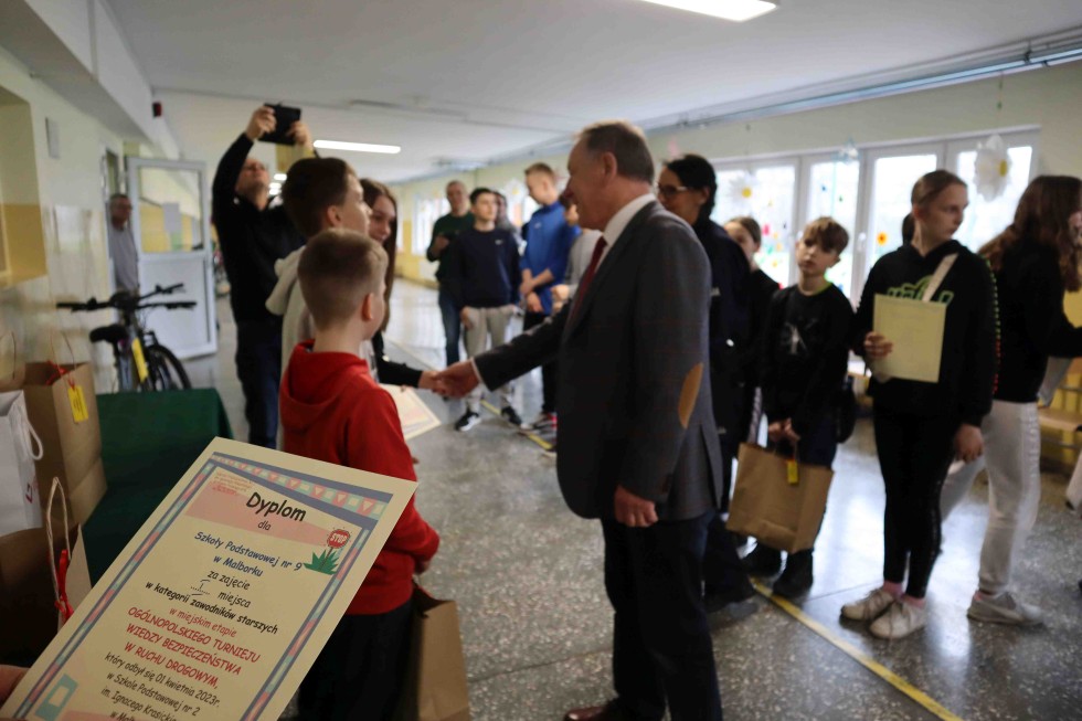 Malbork. Miejskie eliminacje do Ogólnopolskiego Turnieju Wiedzy o Bezpieczeństwie w Ruchu Drogowym – znamy laureatów ze szkół podstawowych.