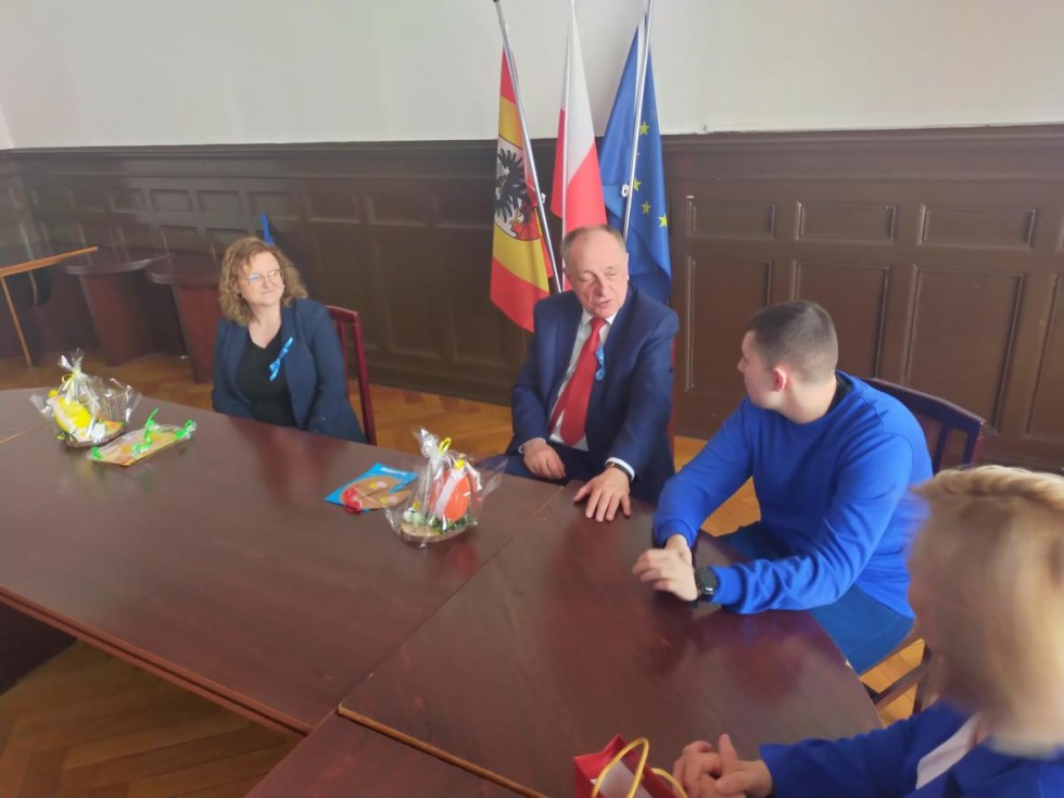 Malbork. Wychowankowie SORW z odwiedzinami w Starostwie Powiatowym.