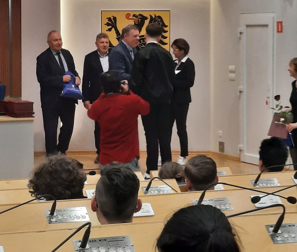 Malbork. Uczeń II LO Oliwier Orszulak laureatem Pomorskiego Konkursu Wiedzy o Samorządzie Terytorialnym.